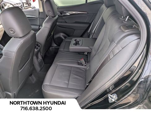 Used 2023 Buick Envision Essence image 32