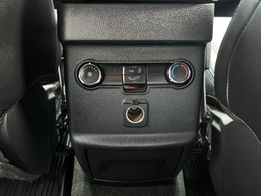 Used 2017 Ford Explorer XLT w/ Equipment Group 202A AWD/4WD image 28