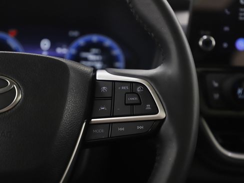 Used 2024 Toyota Grand Highlander Limited image 31