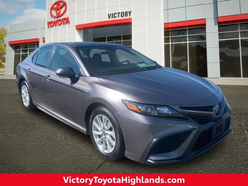 Used 2024 Toyota Camry SE FWD image 1