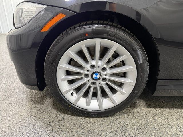 Used 2011 BMW 335i xDrive Sedan AWD/4WD image 27