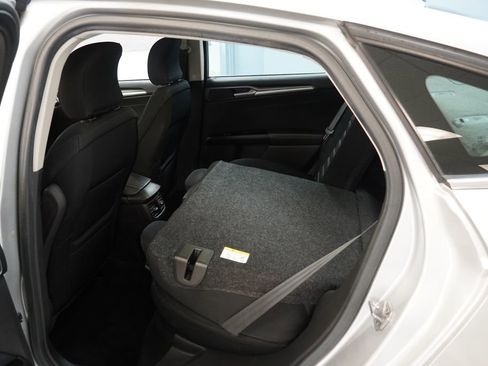 Used 2016 Ford Fusion SE image 21