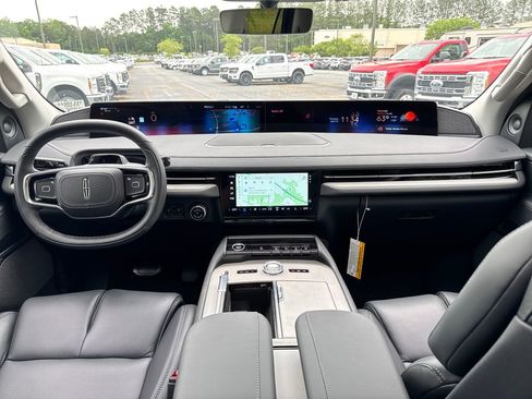 New 2026 Lincoln Navigator Reserve AWD/4WD image 12