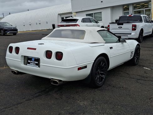 Used 1991 Chevrolet Corvette Convertible RWD image 7