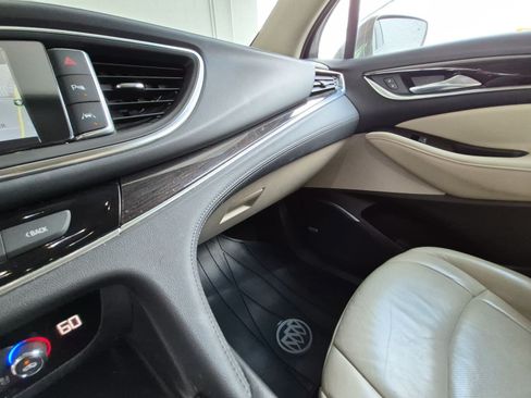 Used 2018 Buick Enclave Premium AWD/4WD image 3