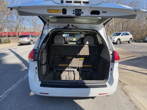 Used 2013 Toyota Sienna XLE FWD image 16