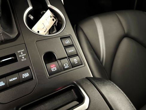 Used 2024 Toyota Highlander XLE image 26