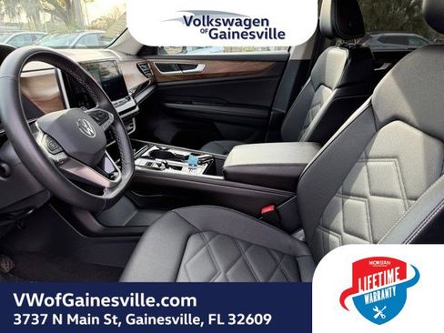 Certified 2025 Volkswagen Atlas SE image 21