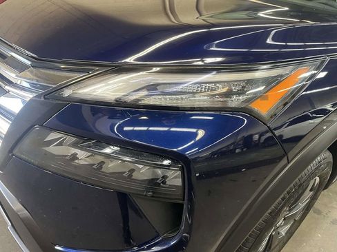 Used 2024 Nissan Rogue SV AWD/4WD image 9
