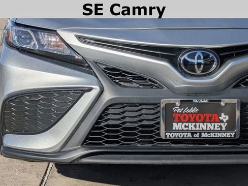 Used 2024 Toyota Camry SE image 3