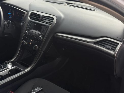Used 2017 Ford Fusion SE FWD image 17