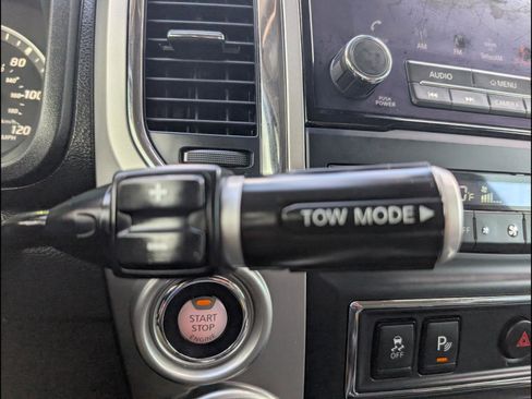 Used 2020 Nissan Titan SV w/ SV Convenience Package image 13