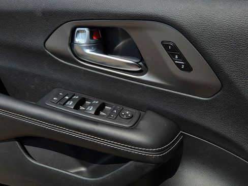 New 2027 Chrysler Pacifica Limited FWD image 17