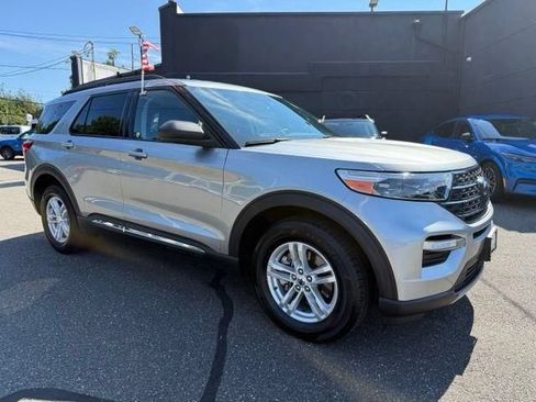 Certified 2023 Ford Explorer XLT w/ Equipment Group 202A AWD/4WD image 3