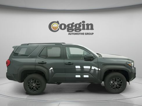 Used 2025 Toyota 4Runner SR5 AWD/4WD image 23