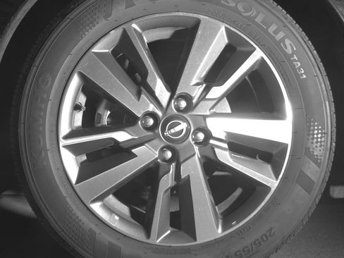 Used 2025 Nissan Versa SV image 12