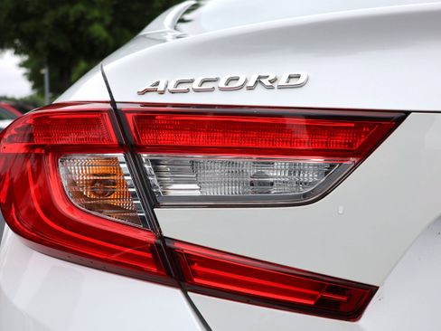 Used 2018 Honda Accord LX image 32