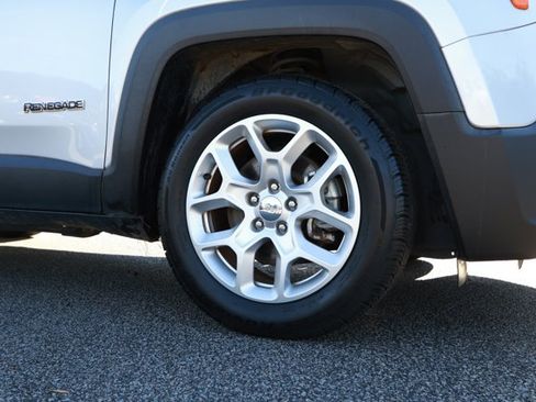 Used 2017 Jeep Renegade Latitude image 5