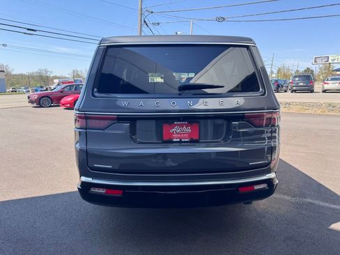 Used 2023 Jeep Wagoneer L Series II AWD/4WD image 4