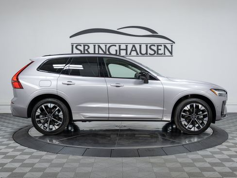 New 2026 Volvo XC60 B5 Plus w/ Climate Package AWD/4WD image 4
