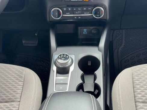 Used 2022 Ford Escape SE w/ SE Sport Appearance Package image 14