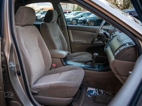 Used 2004 Toyota Camry LE FWD image 10