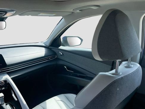 Used 2024 Hyundai Elantra Limited image 25
