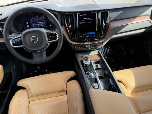 Certified 2023 Volvo XC60 B5 Ultimate w/ Protection Package Premier image 12