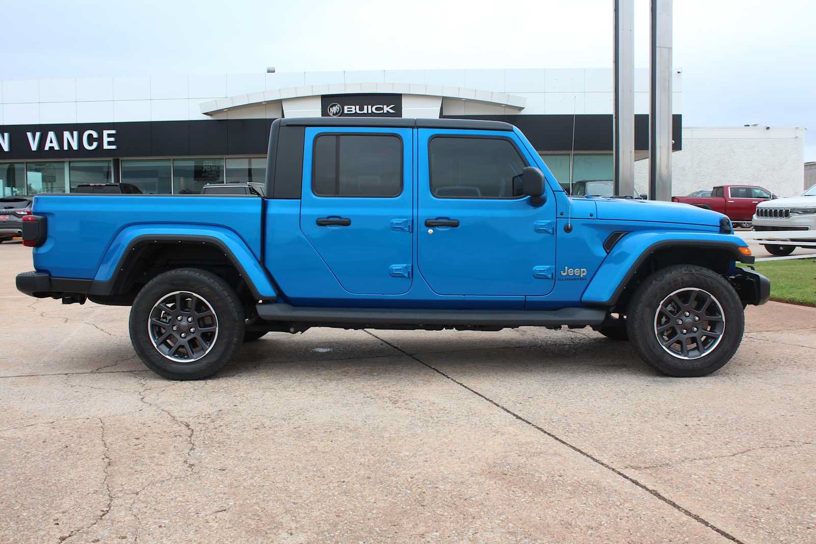 Used 2022 Jeep Gladiator Overland w/ Popular Equipment Package AWD/4WD image 17