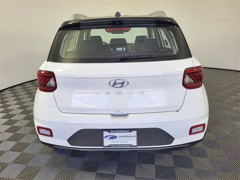 New 2025 Hyundai Venue Limited image 7