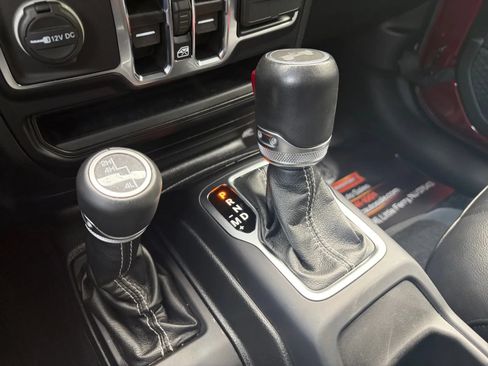 Used 2021 Jeep Wrangler Unlimited Sahara AWD/4WD image 27