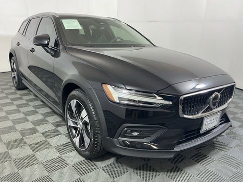 Used 2024 Volvo V60 B5 Cross Country Plus image 4