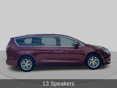 Used 2017 Chrysler Pacifica Touring-L Plus FWD image 6