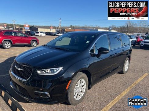 Used 2026 Chrysler Pacifica Select image 1