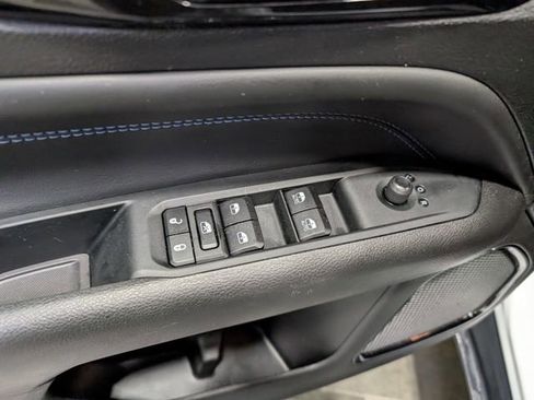 Used 2025 Jeep Compass Latitude w/ Convenience Group AWD/4WD image 13