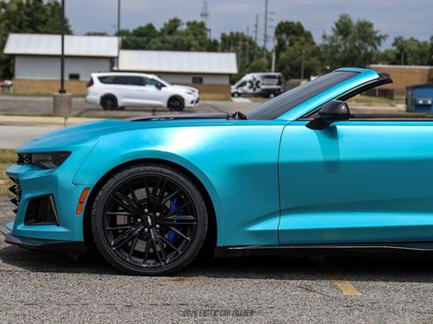 Used 2019 Chevrolet Camaro ZL1 RWD image 4