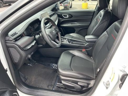 Used 2025 Jeep Compass Trailhawk AWD/4WD image 6