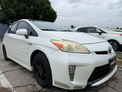 Used 2012 Toyota Prius Two FWD image 2