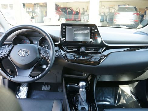 Used 2022 Toyota C-HR Limited image 18