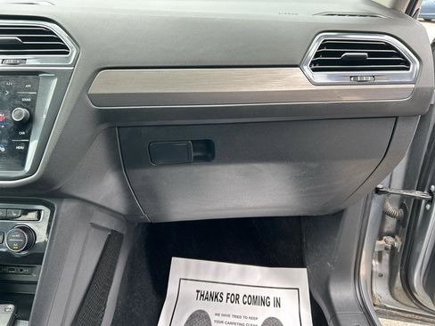 Used 2020 Volkswagen Tiguan SE image 24