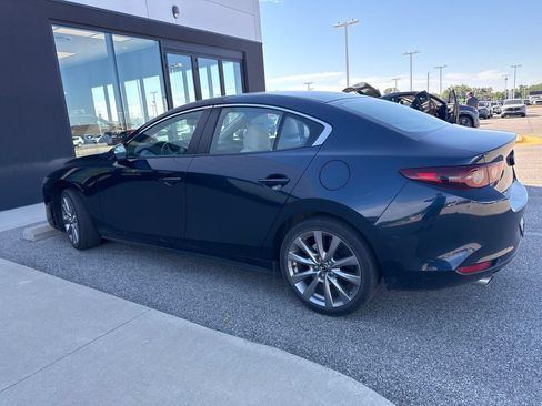 Used 2020 MAZDA MAZDA3 Sedan w/ Select Package FWD image 3