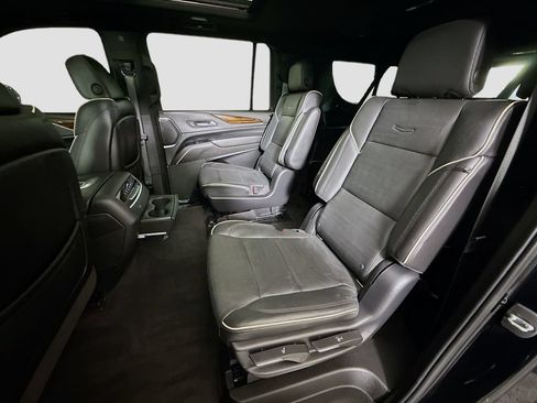Used 2022 Cadillac Escalade ESV Premium Luxury w/ LPO, Radiant Package AWD/4WD image 25