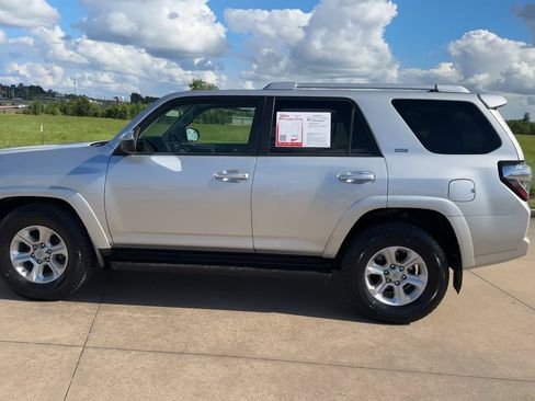Used 2018 Toyota 4Runner SR5 RWD image 6