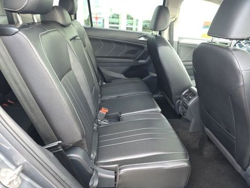 Used 2024 Volkswagen Tiguan SE image 30