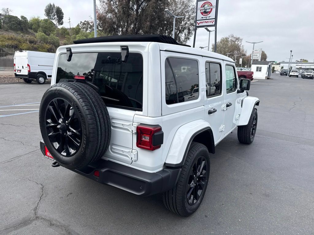 Certified 2025 Jeep Wrangler Unlimited Sahara w/ Safety Group AWD/4WD image 9