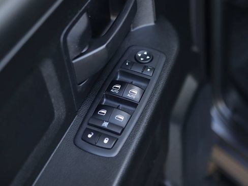 Used 2018 RAM 1500 Express AWD/4WD image 21