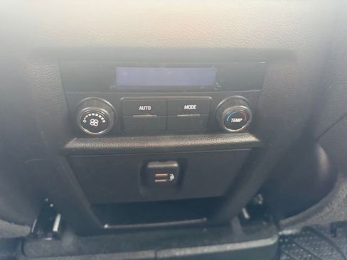 Used 2023 Chevrolet Traverse LT image 14