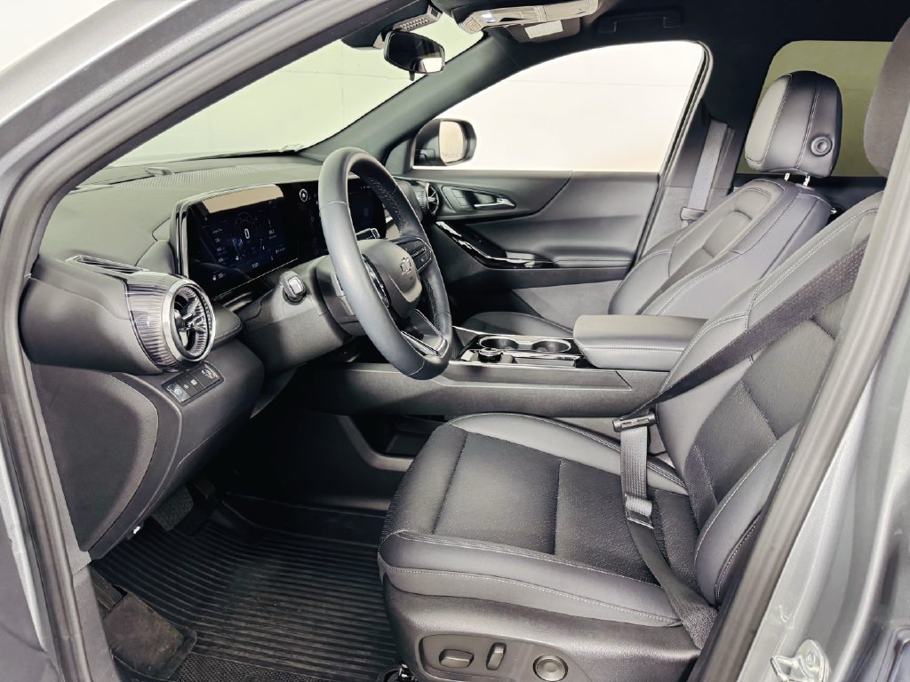 Used 2026 Chevrolet Equinox LT w/ Convenience Package II FWD image 6