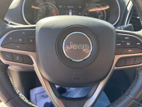 Used 2019 Jeep Cherokee Limited image 17