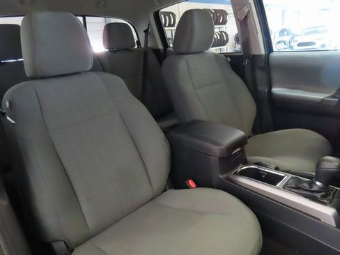 Used 2018 Toyota Tacoma SR5 image 6